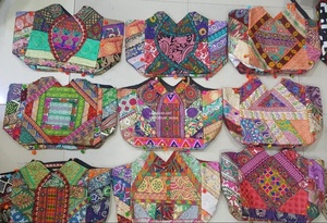 กระเป๋าโท้ทแฟชั่นเย็บปะติดปะต่อกันสำหรับผู้หญิงกระเป๋าแฟชั่นสไตล์อินเดียกระเป๋าโท้ทจากอินเดีย - Product Image 2