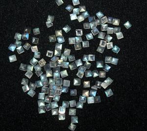 หินลาบราดอไรต์สีฟ้าธรรมชาติเกรด AAA เกรด4มม. พลอยเจียระไนเหลี่ยมแบบหลวมผ่านการรับรองความร้อน - Product Image 1