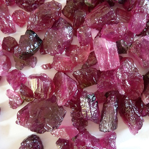 
 
 
 Pierres brutes de tourmaline naturelle - Couleurs mélangées, non traitées, origine Inde (IN-27243), vente en gros en vrac |   Coscatlexports DS1489898 - Product Image 6