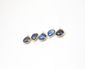 Collier de pierres précieuses infusées de cuivre bleu avec des bijoux faits à la main plaqués or avec connecteur de lunette à caution unique en forme de coeur - Product Image 4