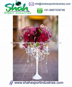 Centros de mesa de candelabros revestidos blancos de diseño estándar con cristal colgante y cuenco de flores de metal para decoración de bodas - Product Image 3