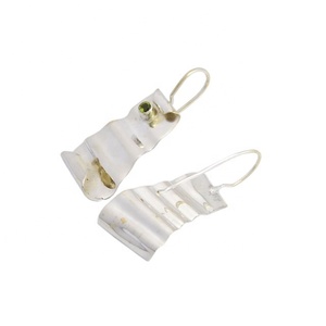 Bijoux indiens faits à la main en argent sterling pur 925 boucles d'oreilles en pierres précieuses péridot véritable pour femme fournisseur et exportateur de bijoux - Product Image 1