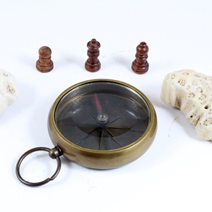 Colgante de brújula de latón antiguo, hecho a mano, con temática náutica, elegante, de aleación de metal y vidrio, estilo europeo, ideal para regalo. - Product Image 3
