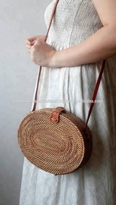 Sac à main vintage ovale moyen en rotin, sac Ata demi-lune avec style en osier - Product Image 6