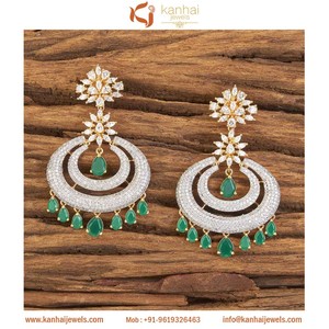 ต่างหูแชนเดอเลียร์สีเขียวคลาสสิก Kanhai Jewels รุ่น 58394GREEN ประดับด้วยเพชรซิร์คอน ชุบสองสี ดีไซน์วินเทจทันสมัย เหมาะสำหรับโอกาสพิเศษสำหรับผู้หญิง - Product Image 2