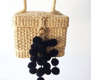 Sac à main en jacinthe d'eau de style vintage avec pompons faits à la main - Product Image 1