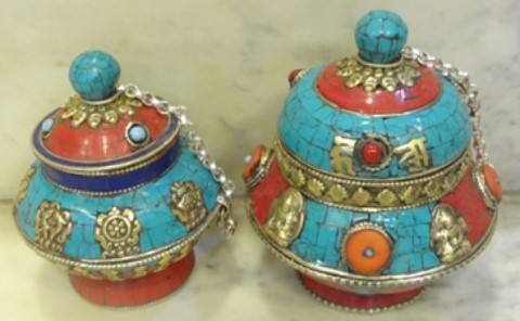 มีสีเขียวขุ่น