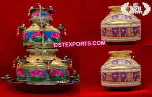 Decoración para la Ceremonia Haldi de Boda Punjabi, Accesorios Decorados con Phulkari para Bodas Punjabi, Phulkari Chownki para Bodas Punjabi, EE. UU. - Product Image 2