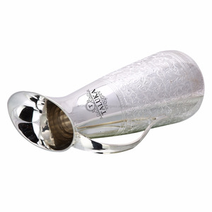 Jarra de Agua de Latón con Diseño Grabado en Relieve y Baño de Plata Sólida - Product Image 3