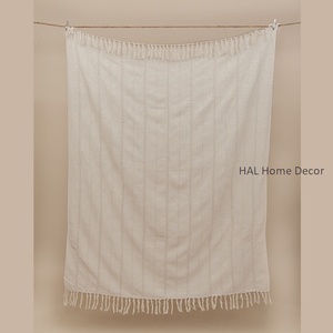 Wholesale Summer Fashion Cotton Knitted Blanket Cheap Soft White Throw Blanket White Throw at best price - Product Image 6