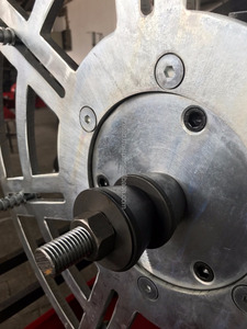 Adaptateur de redressage de jante hydraulique ZETAMAK de haute qualité, équipement pour véhicules, pour une réparation efficace des roues de moto - Product Image 3