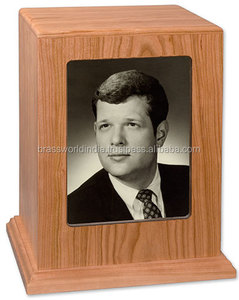 Marco de madera para fotos de mascotas, urna, suministros funerarios, Brassworld, India - Product Image 3