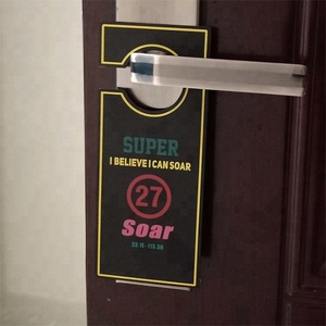 Etichette per porte dell'hotel con gancio in plastica PVC con Logo personalizzato di alta qualità - Product Image 1