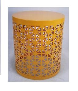 Table d'appoint à découpe géométrique - Product Image 1