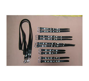 Correas para mascotas de alta calidad, Collar de perro de cuero indio, patrón sólido, hebillas de latón teñidas con tambor, decoración de remache, banda de rodadura de nailon - Product Image 1