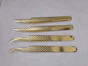 Pinzas Profesionales para Extensión de Pestañas, Chapadas en Oro, de Acero Inoxidable, Curvas, para Volumen e Isolación, con Estuche - Product Image 3