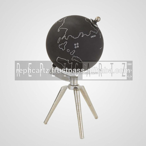 Globe de bureau traditionnel en métal noir Art Déco Maximus International, design durable et écologique |   Cadeau de diplôme éducatif - Product Image 2