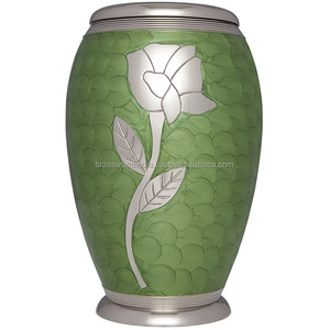 Urne funéraire verte Verdante de style américain pour adulte par Brassworld Inde Fournitures funéraires vertes en métal durable et en laiton - Product Image 6