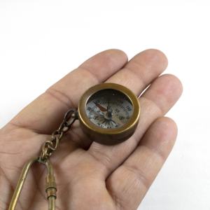 LLavero de latón náutico antiguo, brújula pequeña hecha a mano, llavero de Metal pulido con lazo de regalo corporativo y mosquetones promocionales - Product Image 4