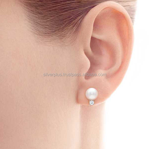 ต่างหูเม็ดไข่มุกและเพชรสีเหลืองทอง14K ขายส่ง - Product Image 1