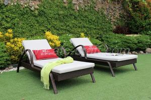 Mobilier de jardin extérieur Lit de soleil en rotin polyéthylène de haute qualité avec table d'appoint - Product Image 3