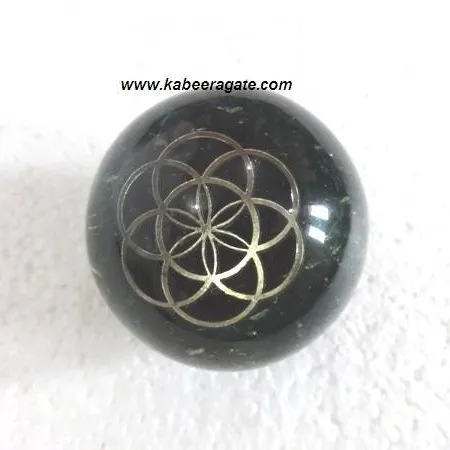 Boule d'orgone en gros: Boule d'orgone en tourmaline noire avec symbole fleur de vie