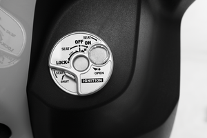 Motocicleta de gasolina de alta calidad de 125cc, marca Yamahav (Acruzov Deluxe) Negro/Blanco YSG 125 - Product Image 4