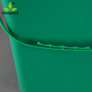 Cubo de Plástico Cuadrado de 20 Litros con Tapa para Envasado de Aceite de Motor - Product Image 3