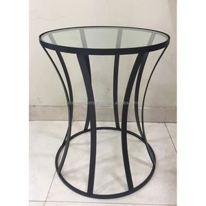 Petite table d'appoint moderne en métal avec dessus en verre trempé Tables basses en fer pour meubles de maison dans le salon ou la chambre à coucher - Product Image 1