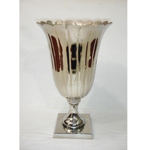 Vase à fleurs en métal en laiton fantaisie de luxe moderne de qualité supérieure avec finition en nickel pour mariage et décoration de la maison pour utilisation sur table - Product Image 1
