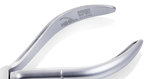 Nghia Export N-03 Pince à cuticules en acier inoxydable plaqué gris brillant avec verrouillage du manche et tailles de mâchoires de 12/14/16 mm - Product Image 5