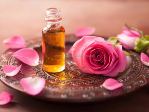 Premium Quality Natural Rose Absolute <b>Essential</b> <b>Oil</b> Best Quality Dark Rose <b>Oil</b> Pure <b>Essential</b> <b>Oil</b> - Product Image 4