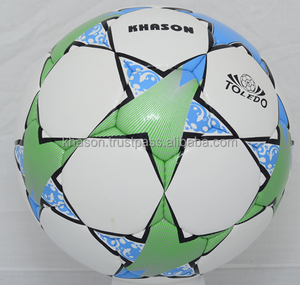 Ballon de football classique en PVC personnalisable en gros avec design et logo Ballon d'entraînement de football dans les tailles 3/4/5 - Product Image 2