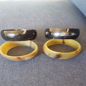 Pulsera de Cuerno de Búfalo 100% Natural para Mujer - Product Image 1