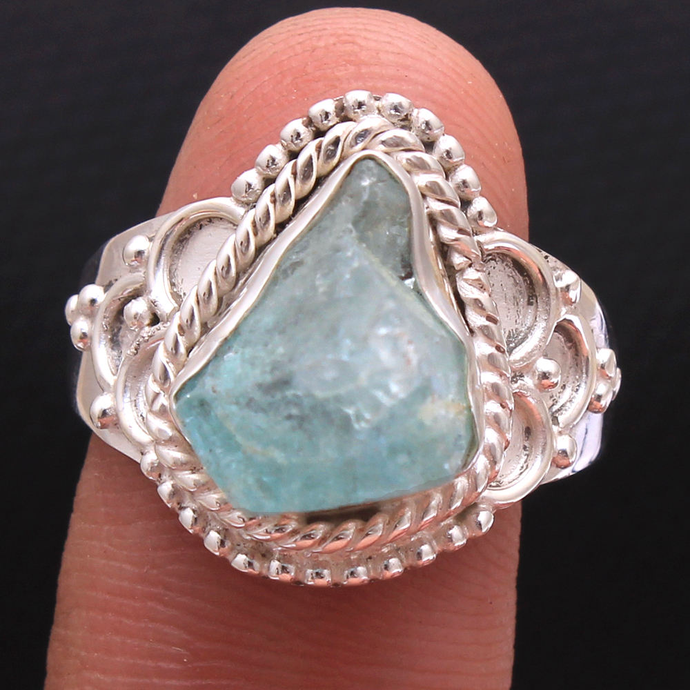 สีเขียวน้ำทะเล