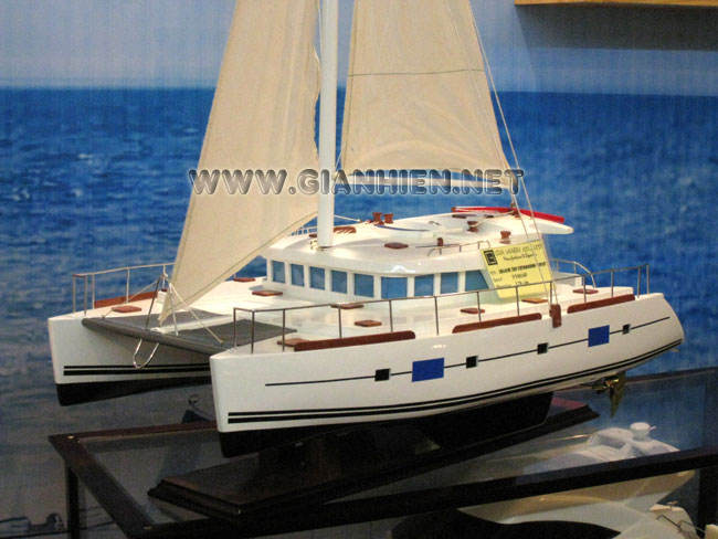 LAGON 500双体船帆船模型-航海木彩绘帆船礼品| Alibaba.com