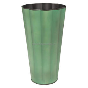 Vase en étain rustique, côtés ondulés, vase en métal galvanisé pour la décoration de la maison - Product Image 5