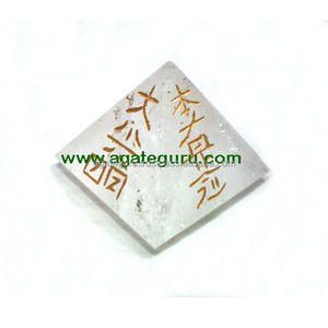 Grande pyramide de cristal Usai Reiki, pierre précieuse en gros - Product Image 1