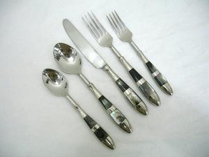 Set de Couverts avec Assiette Chargeur Travail Nacre - Product Image 5