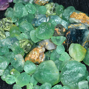พลอยหยาบฟลูออไรต์ธรรมชาติสีเขียวหลายสีสำหรับทำเครื่องประดับขายส่งโดย Casa de Plata - Product Image 3