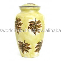 Urna de cremación de estrella de estilo americano de Brassworld India para cenizas de adultos hechas de metal, madera, plástico, suministros funerarios conmemorativos - Product Image 2