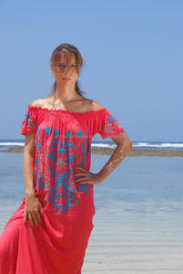 Robe Maxi longue brodée, avec épaules dénudées, fendue sur le côté, style Boho, vêtements de plage pour femmes, nouvelle mode 2020, vente en gros - Product Image 4