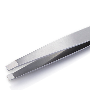 Pinza para Cejas NGHIA Superb Export T-04 de Acero Inoxidable Plateado con Acabado Gris de 95.5mm de Longitud - Product Image 1