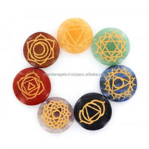 Alta calidad 7 chakra conjunto curación forma redonda 7 chakra piedra conjunto Reiki grabado piedra preciosa curación natural cristal al por mayor - Product Image 1