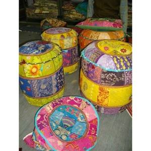 Tabouret ottoman en tissu brodé Sanganeri, style moderne-traditionnel, pompon décoratif pour salon, chambre à coucher, hôtel, meubles - Product Image 1