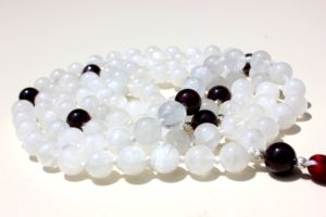 ที่มีคุณภาพสูงมูนสโตน108ลูกปัดสวดมนต์ที่ผูกปมผ้าไหมสร้อยคอมาลาจิตวิญญาณประคำมือที่ผูกปม - Product Image 5