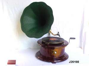 Gramófono con cuerno verde, Base de madera en forma redonda, decoración del hogar, Gramófono de estilo náutico - Product Image 3