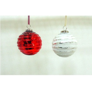 Boules de Noël décoratives à suspendre, très vendues. - Product Image 4