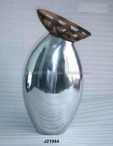 Vases à fleurs en fonte d'aluminium de haute qualité de forme ovale et finition supérieure en terre cuite Vase en métal décoratif pour la maison au prix de gros - Product Image 2