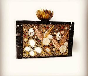 Bolsos de mano de resina hechos a mano, bolso de hombro para mujer, artesanía de lujo, gran oferta, estilo indio, moda, diseño clásico e informal - Product Image 1